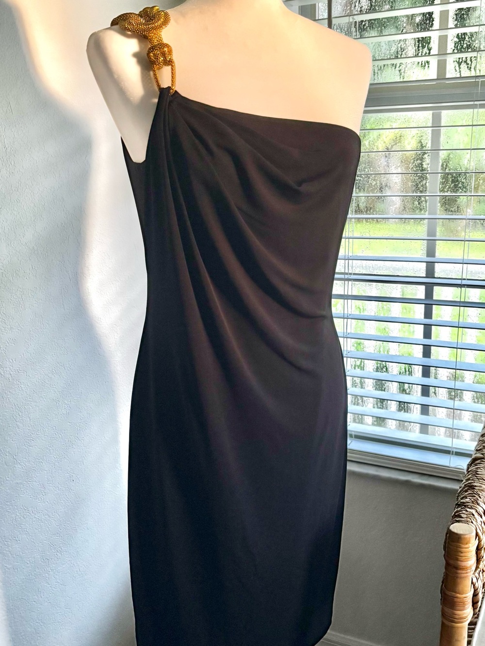 David Meister / Black One-Shoulder Cocktail Dress Burnished Gold Knot Detail / 6